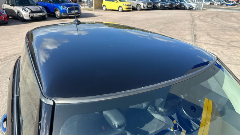 MINI Hatchback 1.5 Cooper Classic 3dr Petrol Hatchback